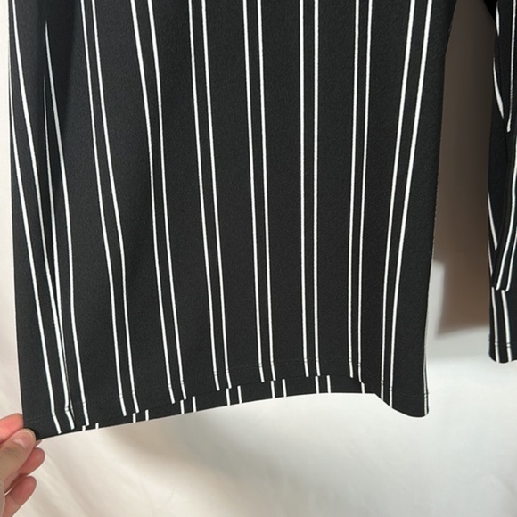 Penningtons Black & White Striped Crop Capri Pants - Picture 4 of 6